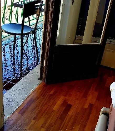 Bed & Breakfast Blue Crystal *