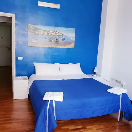 Alojamento de Acomodação e Pequeno-almoço Blue Crystal Nápoles